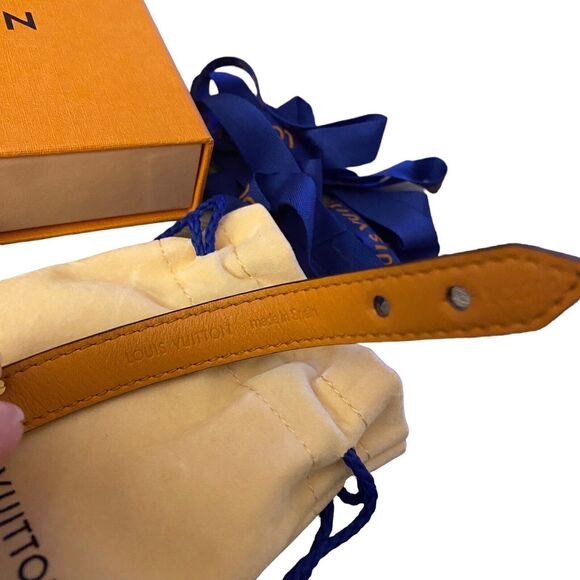 Louis Vuitton Essential V Bracelet Size 19 Brown Monogram Canvas Leather NEW - Picture 5 of 7